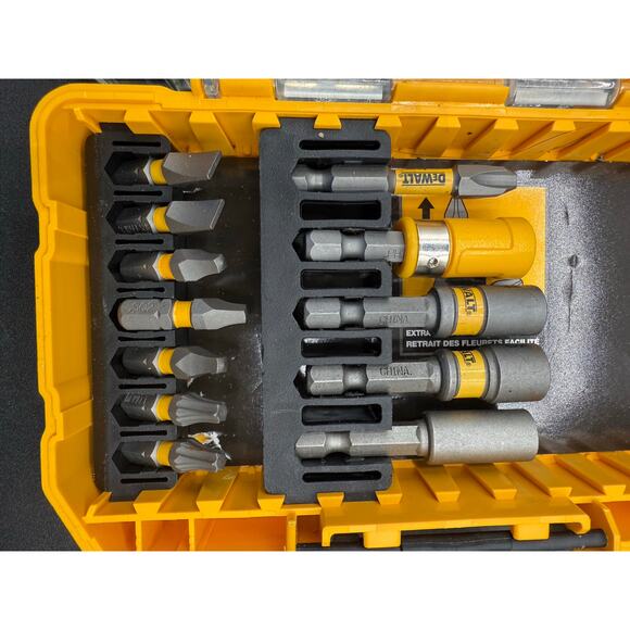 DEWALT 29-Piece Assorted Screwdriver Bit Set - new in package - Picture 2 of 8